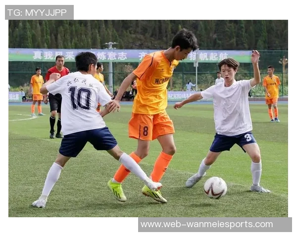 轻盈足球脚步舞动绿茵场展现青春活力与激情的完美结合